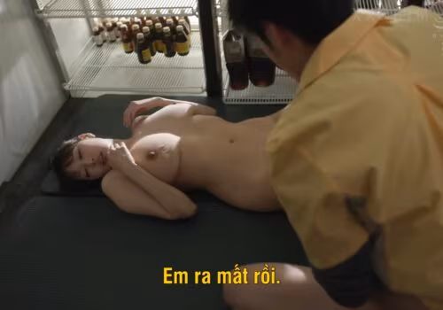 Cậu trai trẻ khoai to địt cô đồng nghiệp cực dâm trong siêu thị mini