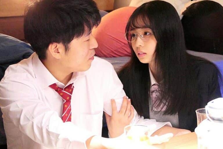 Địt cô bạn gái ngây thơ quyến rủ sung sướng trong khách sạn thiên đường